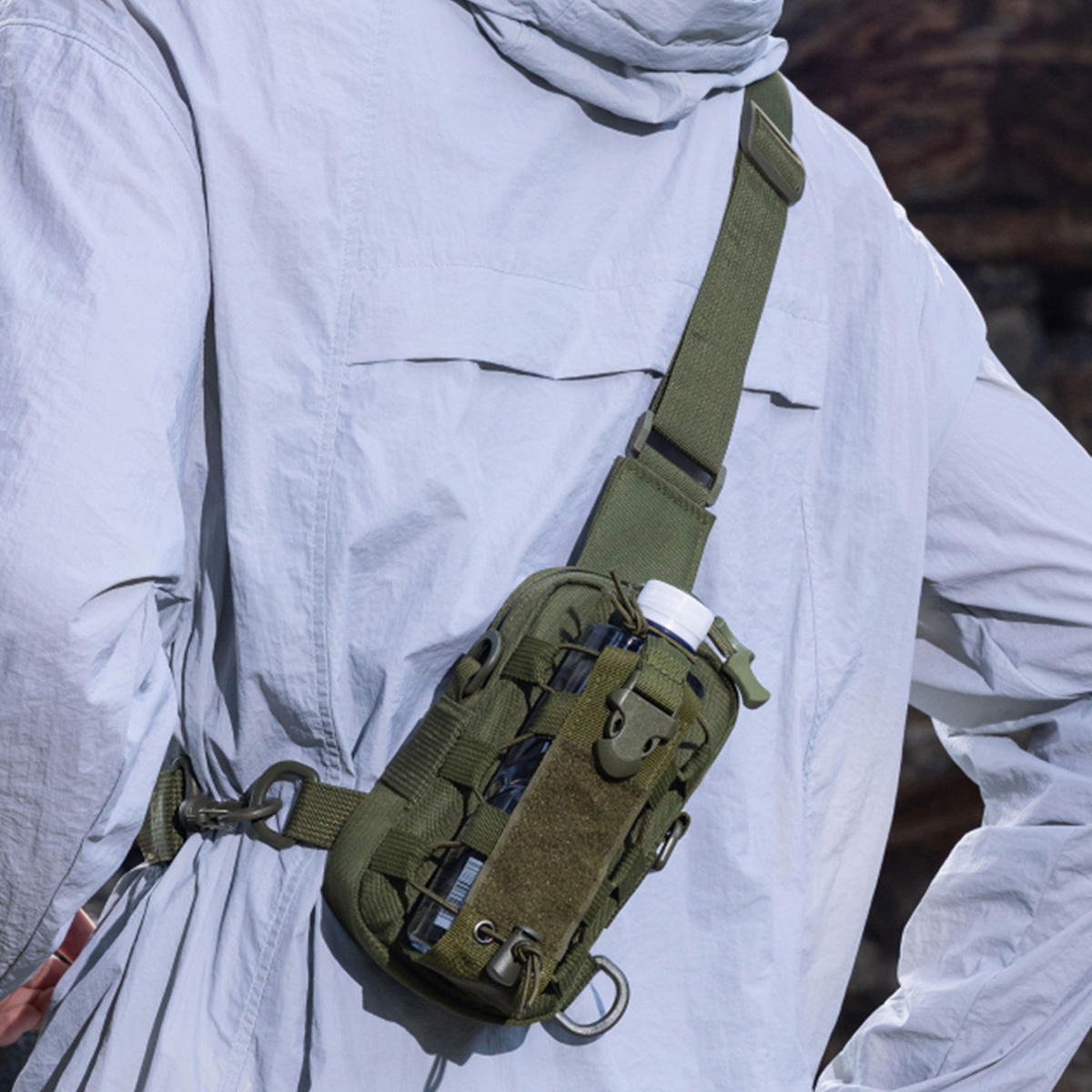 Hydration Pack Outdoor - ウォーターボトルバッグ、クロスボディウォーターボトルバッグ、多機能カップ保護カバー、プロ仕様のキャンプアウトドアチェストバッグ